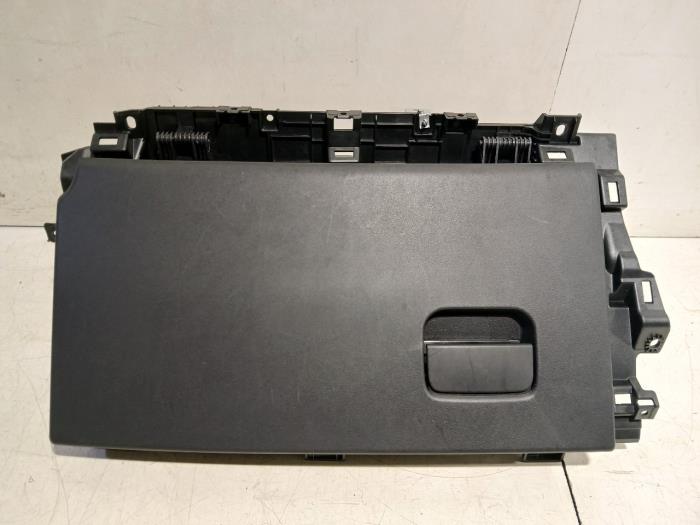 Begagnade Handskfack Landrover Range Rover Pris € 80,00 Marginaltabell erbjuds av Van der Ven Autorecycling B.V.