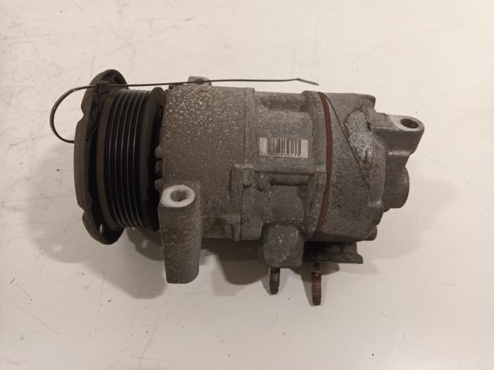 Usagé Compresseur de clim Dodge Caliber Prix € 125,00 Règlement à la marge proposé par Van der Ven Autorecycling B.V.