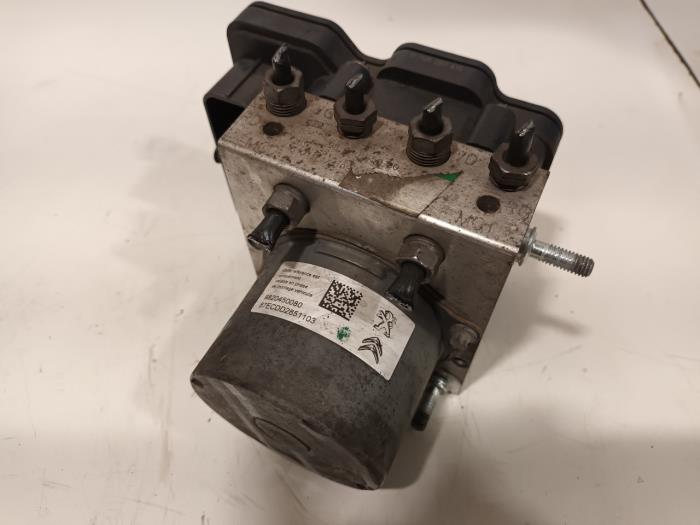 Begagnade ABS-pump Toyota Pro-Ace Pris € 75,00 Marginaltabell erbjuds av Van der Ven Autorecycling B.V.