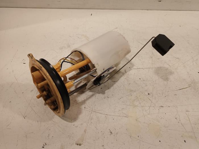 Usagé Pompe d'injection Volkswagen Passat Prix € 40,00 Règlement à la marge proposé par Van der Ven Autorecycling B.V.