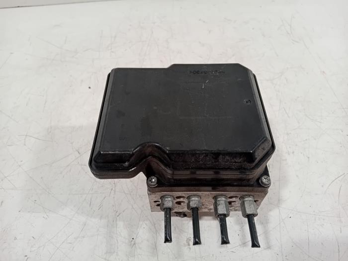 Begagnade ABS-pump Nissan Juke Pris € 70,00 Marginaltabell erbjuds av Van der Ven Autorecycling B.V.