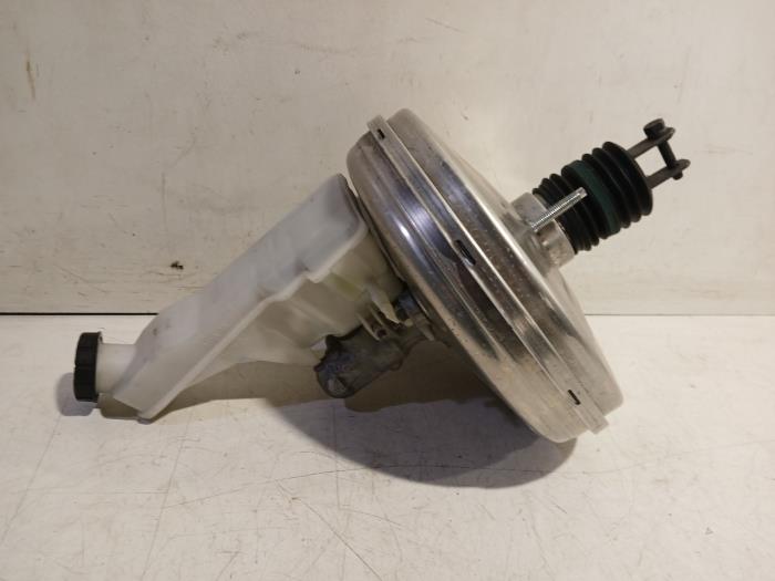 Usagé Servo frein Mercedes GLA Prix € 45,00 Règlement à la marge proposé par Van der Ven Autorecycling B.V.