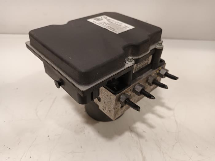 Begagnade ABS-pump Audi A4 Pris € 125,00 Marginaltabell erbjuds av Van der Ven Autorecycling B.V.