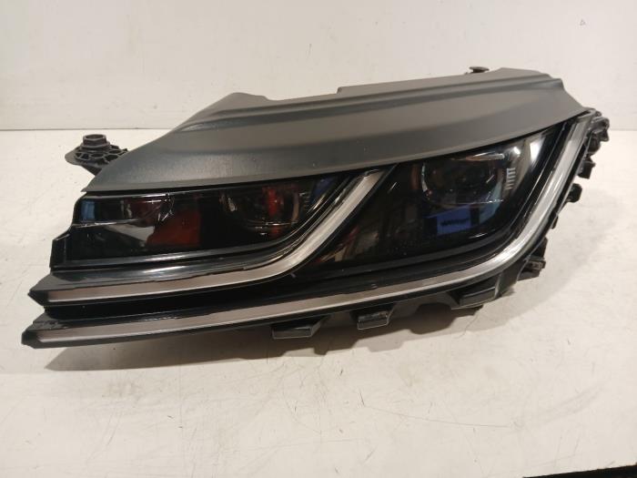 Używane Reflektor lewy Volkswagen Arteon Cena € 624,99 Procedura marży oferowane przez Van der Ven Autorecycling B.V.