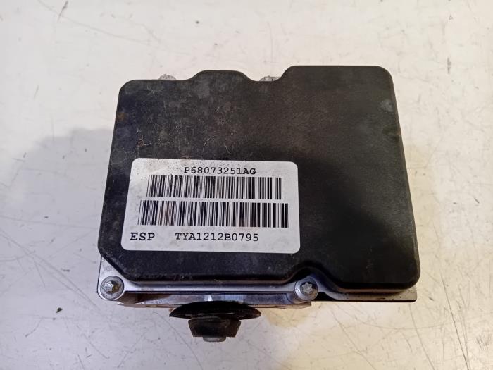 Usagé Pompe ABS Fiat 500 Prix € 120,00 Règlement à la marge proposé par Van der Ven Autorecycling B.V.