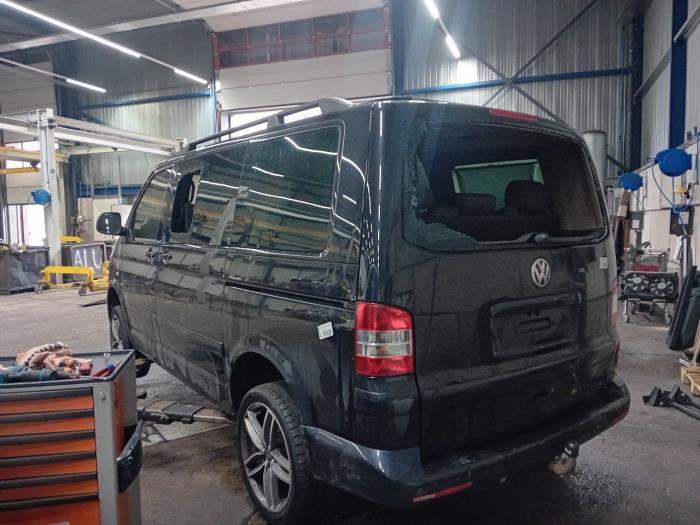 Motor van een Volkswagen Transporter 2007