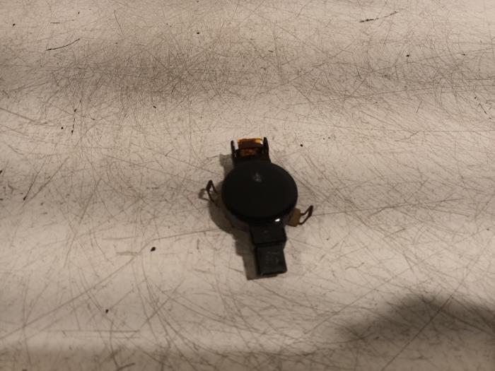 Begagnade Regnsensor BMW 3-Serie Pris € 50,00 Marginaltabell erbjuds av Van der Ven Autorecycling B.V.