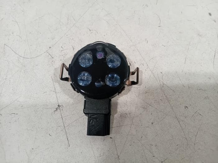 Begagnade Regnsensor Hyundai Bayon Pris € 60,00 Marginaltabell erbjuds av Van der Ven Autorecycling B.V.