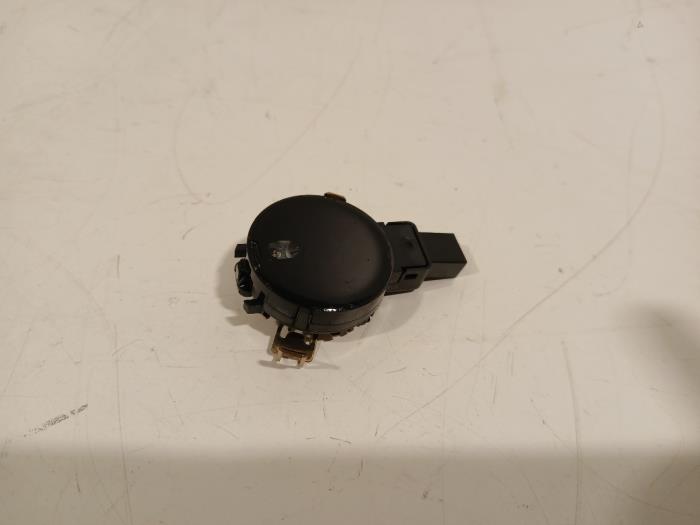 Gebrauchte Regensensor Renault Kangoo Preis € 31,00 Margenregelung angeboten von Van der Ven Autorecycling B.V.