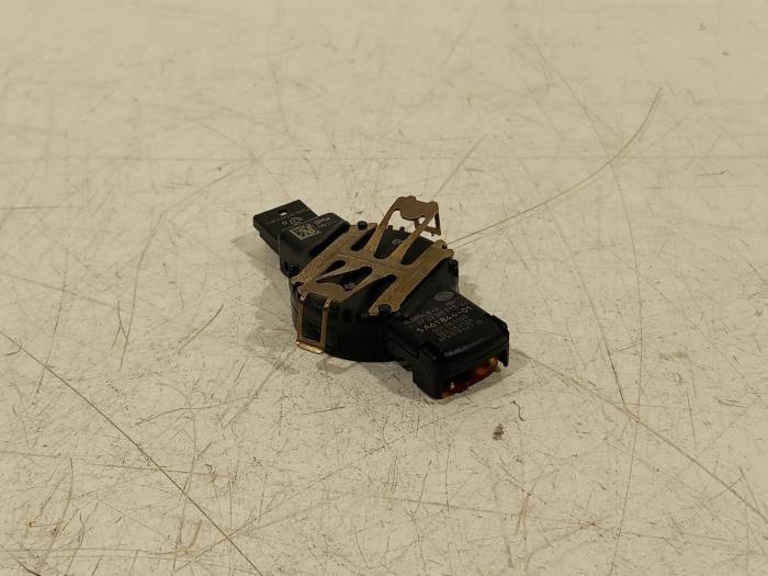 Begagnade Regnsensor BMW 3-Serie Pris € 75,00 Marginaltabell erbjuds av Van der Ven Autorecycling B.V.