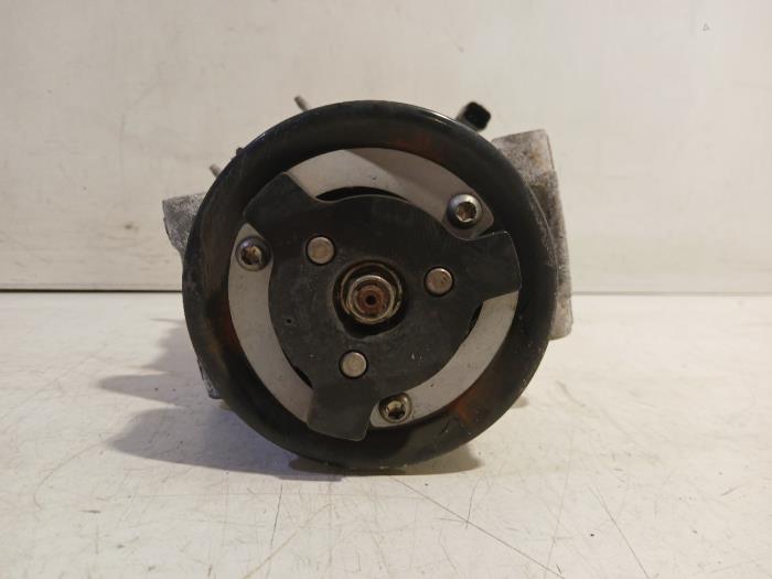 Usagé Pompe clim Peugeot Traveller Prix € 150,00 Règlement à la marge proposé par Van der Ven Autorecycling B.V.