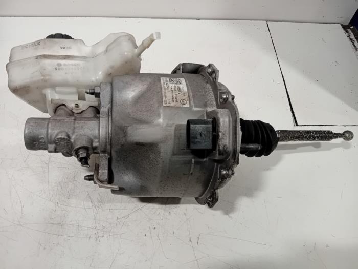 Usagé Servo frein Volkswagen Golf Prix € 450,00 Règlement à la marge proposé par Van der Ven Autorecycling B.V.
