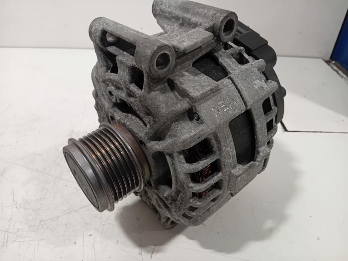 Begagnade Dynamo Volkswagen Golf Pris € 150,00 Marginaltabell erbjuds av Van der Ven Autorecycling B.V.