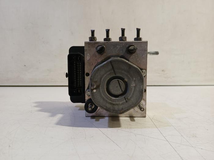 Begagnade ABS-pump Ford Transit Custom Pris € 150,00 Marginaltabell erbjuds av Van der Ven Autorecycling B.V.