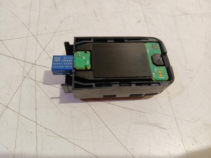 Gebrauchte Regensensor Toyota Prius Preis € 35,00 Margenregelung angeboten von Van der Ven Autorecycling B.V.