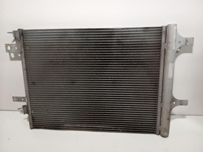 Usagé Condenseur de climatisation Peugeot 308 Prix € 50,00 Règlement à la marge proposé par Van der Ven Autorecycling B.V.