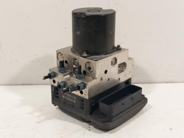 Gebrauchte ABS Pumpe BMW 5-Serie Preis € 35,00 Margenregelung angeboten von Van der Ven Autorecycling B.V.