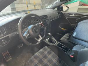 Divers d'un Volkswagen E-Golf 2016