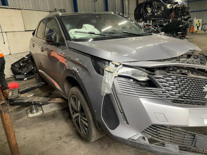 Kühler van een Peugeot 3008 2023