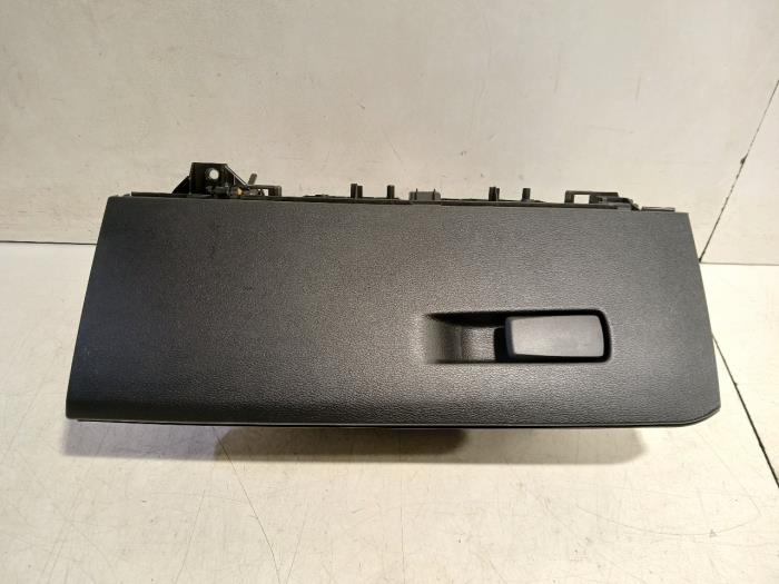Begagnade Handskfack BMW X1 Pris € 29,00 Marginaltabell erbjuds av Van der Ven Autorecycling B.V.