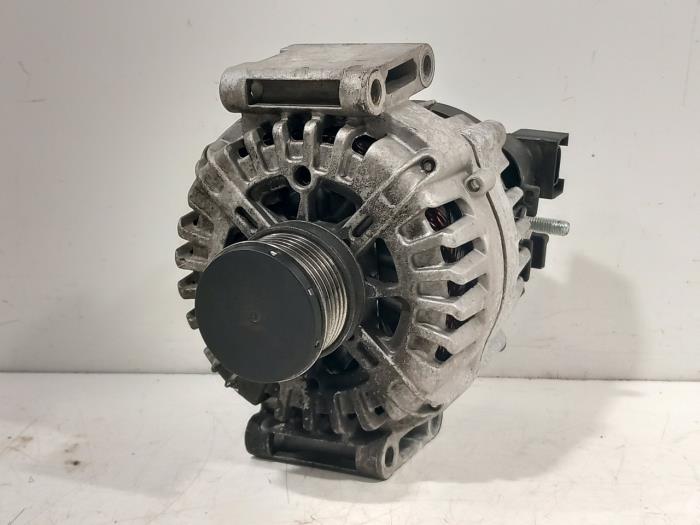 Usagé Dynamo Mercedes C-Klasse Prix € 175,00 Règlement à la marge proposé par Van der Ven Autorecycling B.V.
