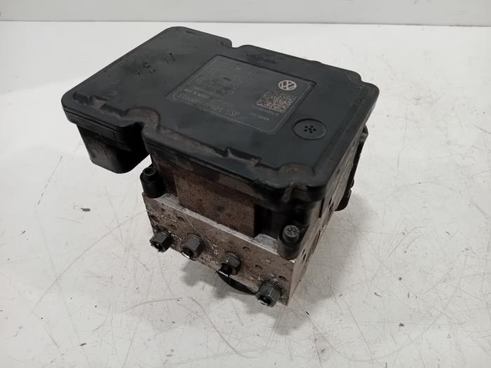 Usagé Pompe ABS Volkswagen Transporter Prix € 95,00 Règlement à la marge proposé par Van der Ven Autorecycling B.V.