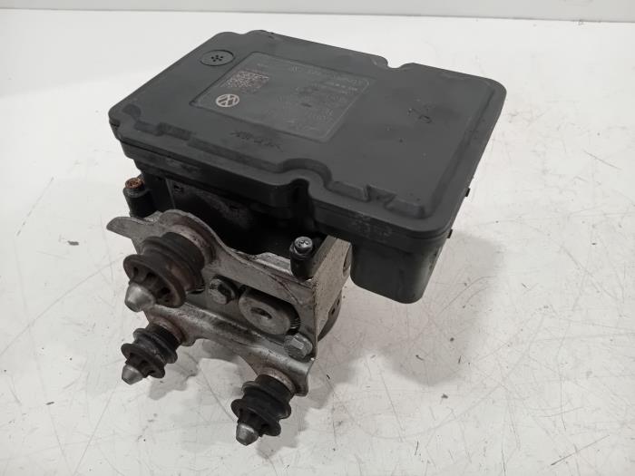 ABS Pumpe van een Volkswagen Transporter 2007