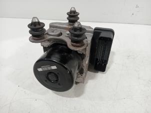 ABS Pumpe van een Volkswagen Transporter 2007