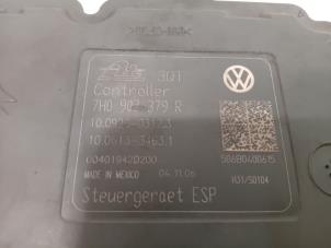 ABS Pumpe van een Volkswagen Transporter 2007
