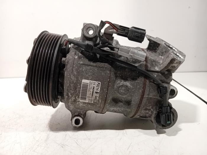 Usagé Pompe clim Renault Scenic Prix € 50,00 Règlement à la marge proposé par Van der Ven Autorecycling B.V.