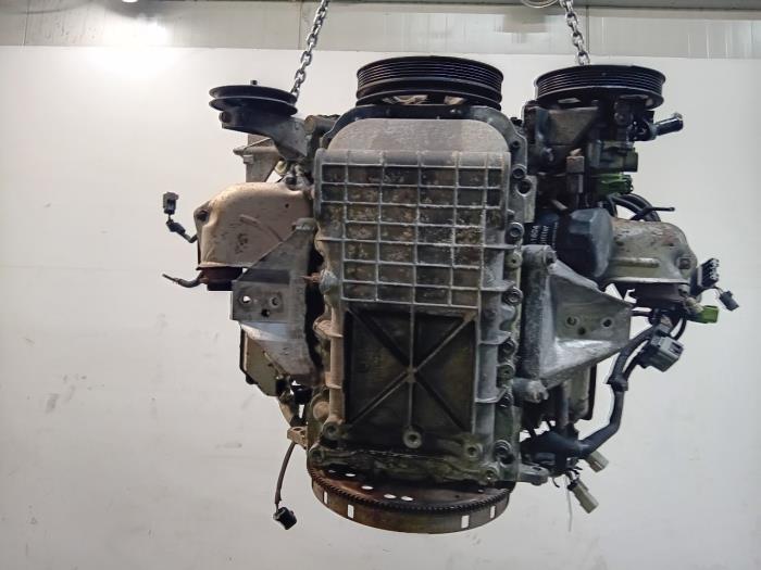 Engine from a Chrysler 300 M 2000
