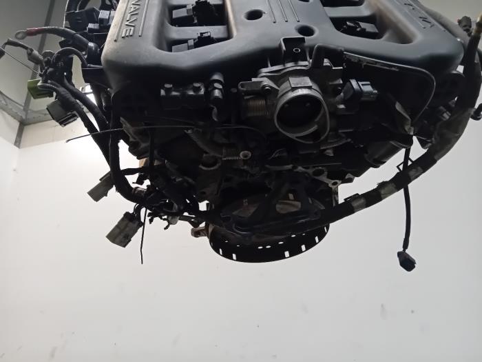 Engine from a Chrysler 300 M 2000
