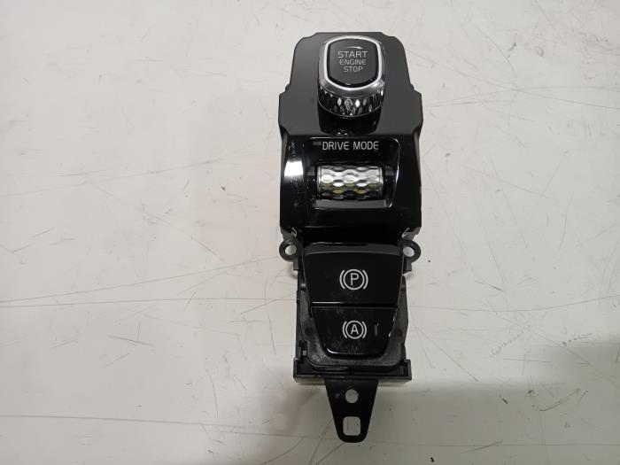 Gebrauchte Handbremse Schalter Volvo V60 Preis € 35,00 Margenregelung angeboten von Van der Ven Autorecycling B.V.