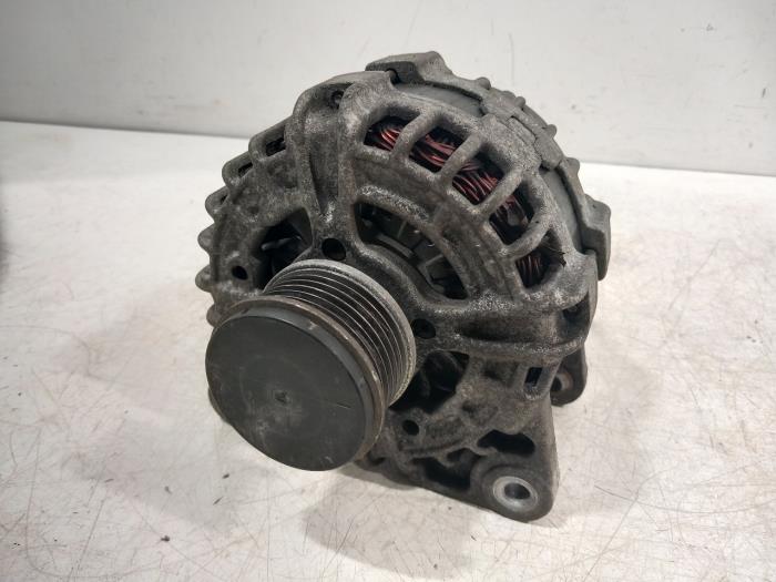 Begagnade Dynamo Renault Megane Pris € 50,00 Marginaltabell erbjuds av Van der Ven Autorecycling B.V.