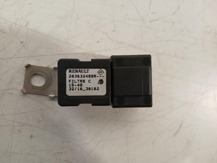 Używane Antena Renault Megane Cena € 10,00 Procedura marży oferowane przez Van der Ven Autorecycling B.V.
