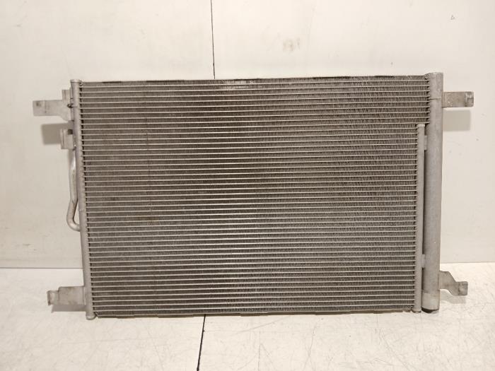 Usagé Radiateur clim Seat Ateca Prix € 45,00 Règlement à la marge proposé par Van der Ven Autorecycling B.V.