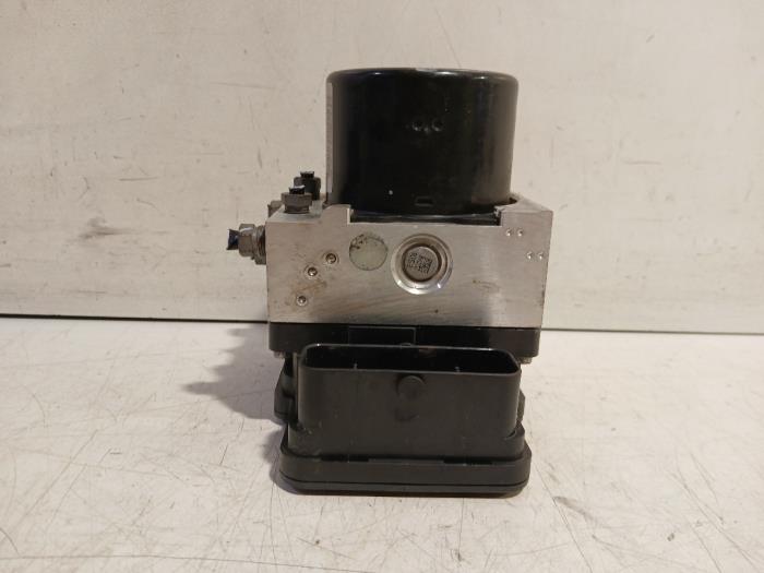 Begagnade ABS-pump Opel Combo Pris € 55,00 Marginaltabell erbjuds av Van der Ven Autorecycling B.V.