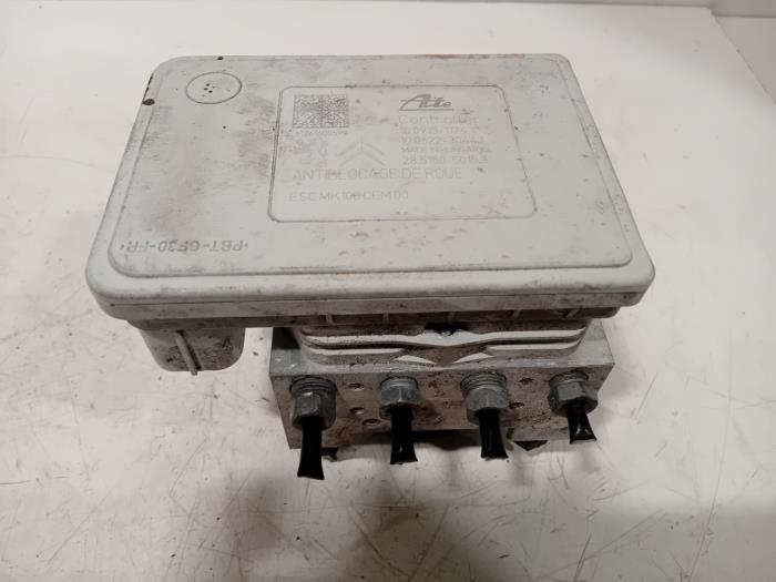 Begagnade ABS-pump Peugeot 208 Pris € 30,00 Marginaltabell erbjuds av Van der Ven Autorecycling B.V.