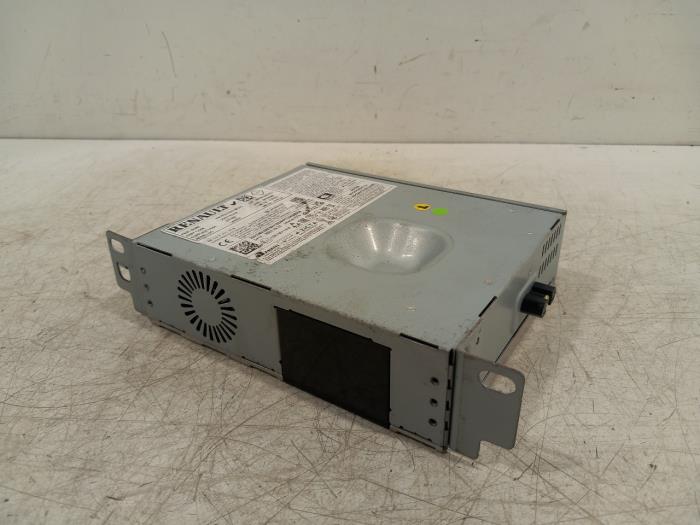 Usagé Module navigation Renault Espace Prix € 200,00 Règlement à la marge proposé par Van der Ven Autorecycling B.V.
