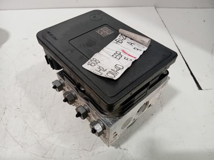 Usagé Bloc ABS Ford Focus Prix € 175,00 Règlement à la marge proposé par Van der Ven Autorecycling B.V.