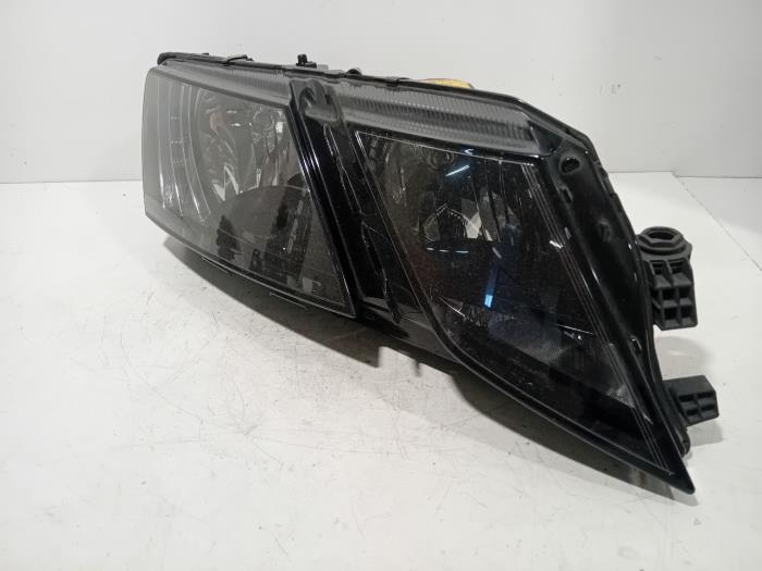 Używane Reflektor prawy Skoda Octavia Cena € 274,99 Procedura marży oferowane przez Van der Ven Autorecycling B.V.