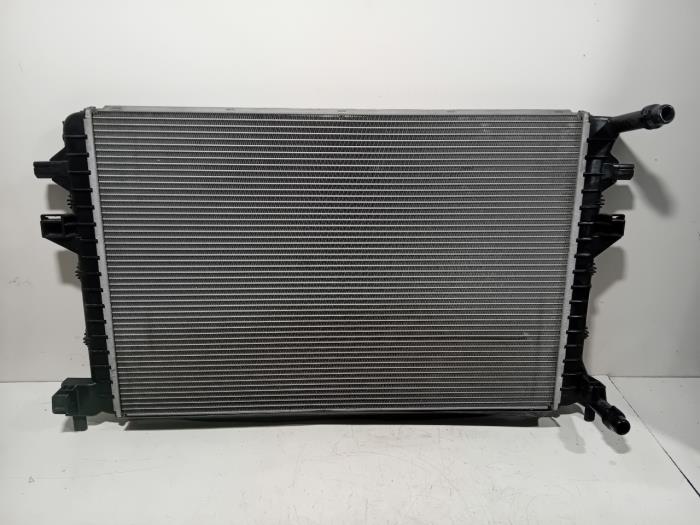 Usagé Radiateur Skoda Octavia Prix € 60,00 Règlement à la marge proposé par Van der Ven Autorecycling B.V.