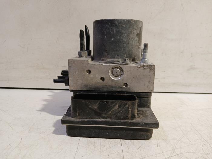 Begagnade ABS-pump Volkswagen Polo Pris € 25,00 Marginaltabell erbjuds av Van der Ven Autorecycling B.V.