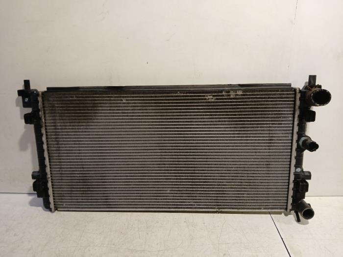 Usagé Radiateur Skoda Fabia Prix € 35,00 Règlement à la marge proposé par Van der Ven Autorecycling B.V.