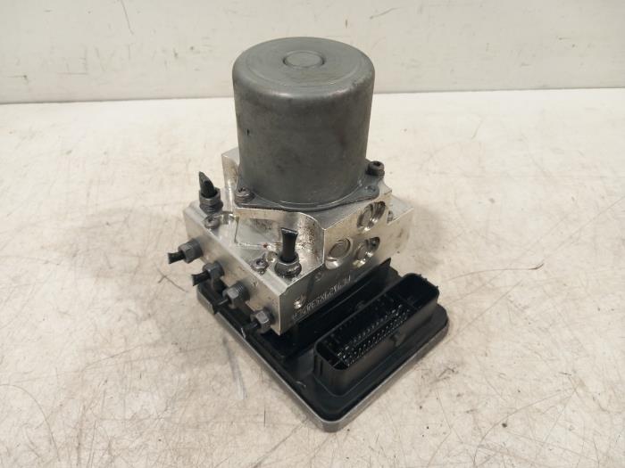 Begagnade ABS-pump BMW 5-Serie Pris € 275,00 Marginaltabell erbjuds av Van der Ven Autorecycling B.V.