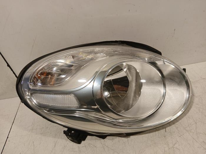 Używane Reflektor prawy Fiat 500 Cena € 74,99 Procedura marży oferowane przez Van der Ven Autorecycling B.V.