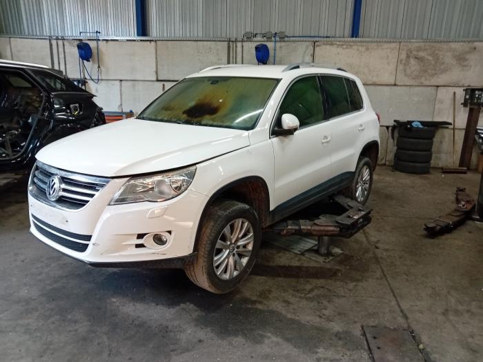 Engine management computer from a Volkswagen Tiguan 2010