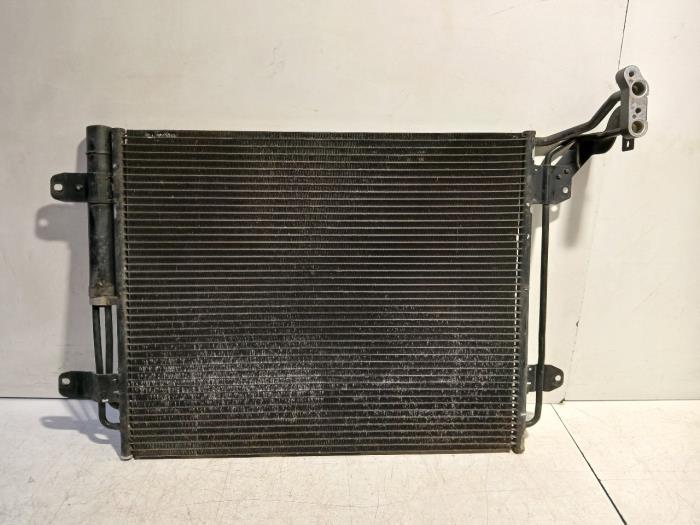 Usagé Radiateur clim Volkswagen Tiguan Prix € 75,00 Règlement à la marge proposé par Van der Ven Autorecycling B.V.