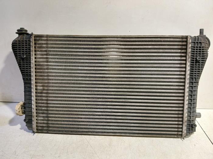 Usagé Radiateur Volkswagen Tiguan Prix € 50,00 Règlement à la marge proposé par Van der Ven Autorecycling B.V.