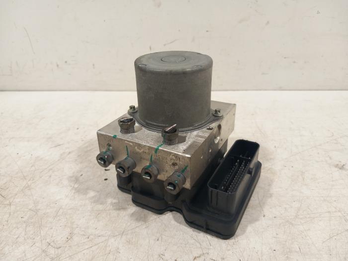 Begagnade ABS-pump Smart 1 Pris € 295,00 Marginaltabell erbjuds av Van der Ven Autorecycling B.V.